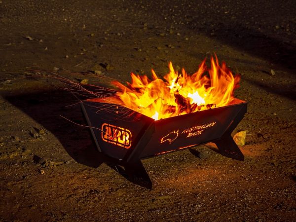 ARB焚き火台(ファイヤーピット)夜:燃えている画像