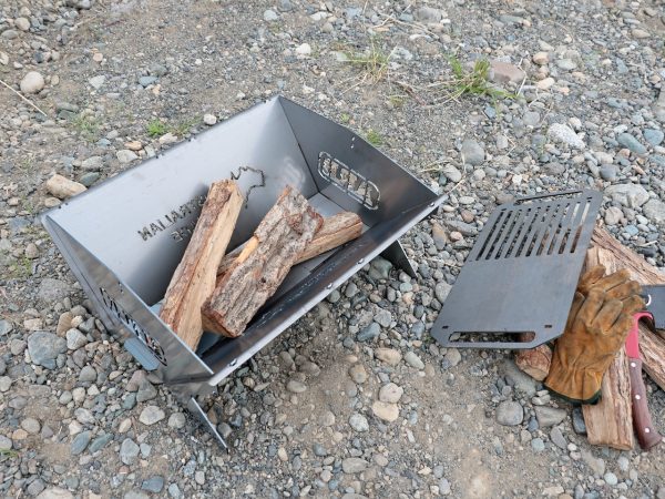 ARB焚き火台(ファイヤーピット)単体 薪と共に