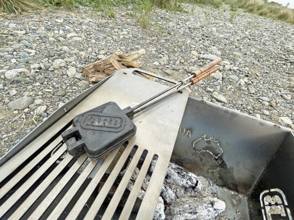 ARB焚き火台(ファイヤーピット)+ARBホットサンドメーカー