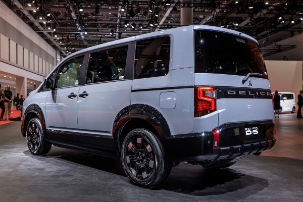新型デリカD:5 ジャパンモビリティショー発表時 リア