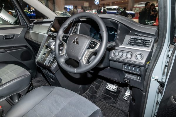 新型デリカD:5 ジャパンモビリティショー発表時 運転席コックピット周り