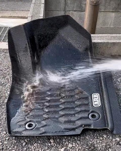 ランクル250用 ARBフロアマット 3D立体成型ラバータイプなので水洗いもOK