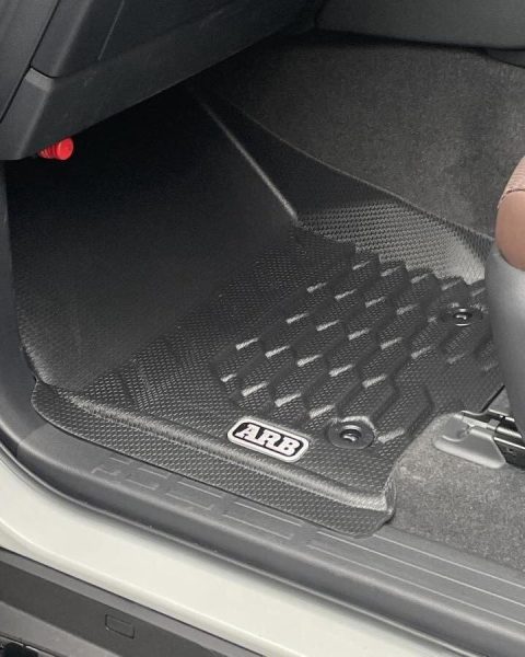 ランクル250用 ARBフロアマット：3D立体成型ラバータイプ（助手席装着画像）