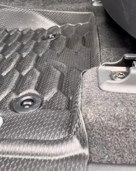 ランクル250用 ARBフロアマット：3D立体成型ラバータイプ（立体の「土手」部分）助手席