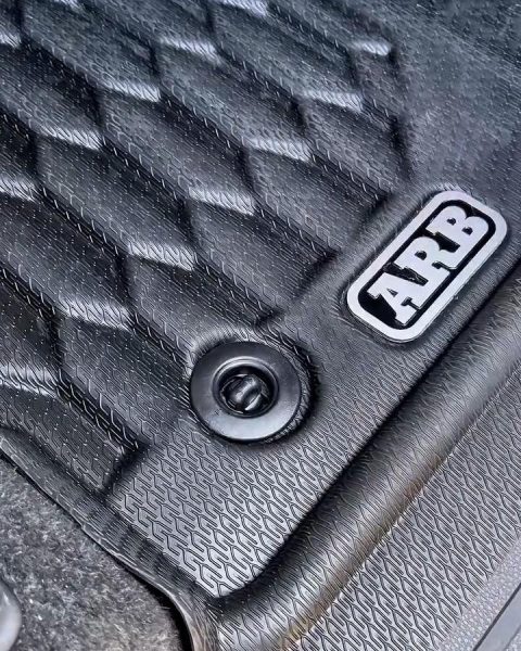 ランクル250用 ARBフロアマット：3D立体成型ラバータイプ（ARBロゴ）