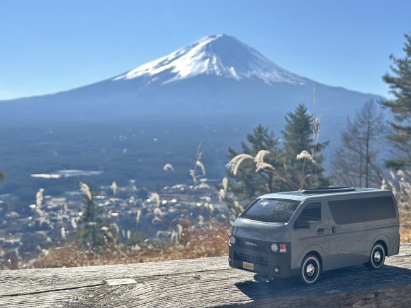 丸目ハイエース FD-classic ティッシュケース アーバンカーキ 富士山をバックに