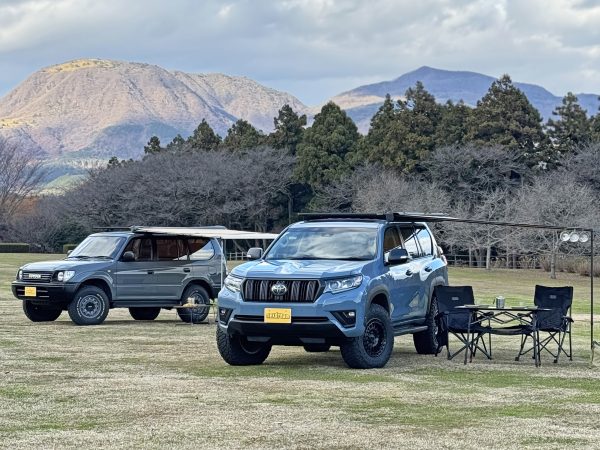 ランクル150プラド＆ランクル95プラド 共にARBルーフラック＆サイドオーニングを装備、2台で設営してキャンプシーン