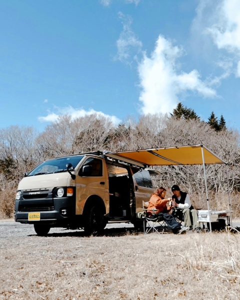 丸目ハイエースFD-classic アースカラーパッケージ ベージュ × ARBルーフラック＆サイドオーニングでアウトドア