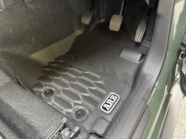 ジムニーノマド JC74 フロアマット：ARB製 3D立体成型ラバータイプ【MT用】