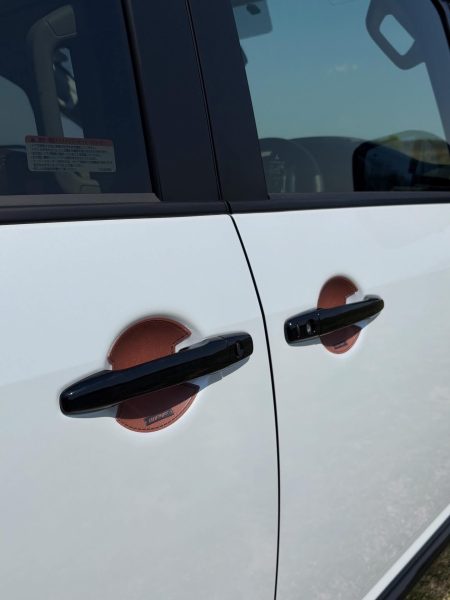 新型デリカD:5 IPFドアハンドルプロテクター(ブラック：EXD-02 ブラウン：EXD-03)