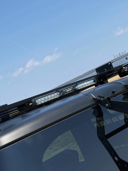 新型デリカD:5 リアはIPF600S用ランプステー(EXR-03P)を使用し20インチシングルのライトバー621SSを装着