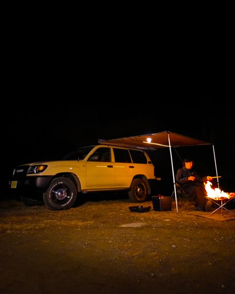 ランクル100丸目×ARBサイドオーニング×焚き火 夜のキャンプシーン