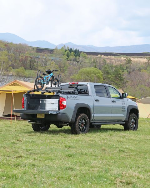 USトヨタ逆輸入車 タンドラ カスタムデモカー【LINE-X塗装ベッドライナー、INNOサイクルキャリア、ASANTIアサンティ アルミホイール、BFグッドリッチタイヤ】アウトドアでのキャンプシーン@無印良品カンパーニャ嬬恋キャンプ場