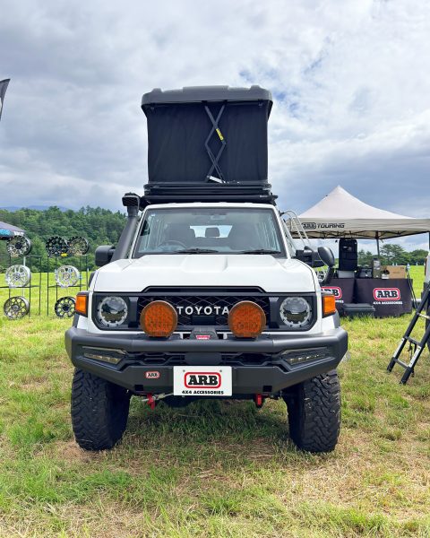 再再販ランクル70（GDJ76W） ARBサミットサハラMK2バンパー（ガード無しタイプ）＋電動ARBルーフトップテント「アルティチュード」